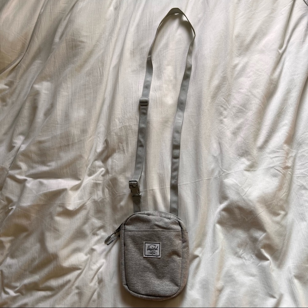 Herschel side pouch